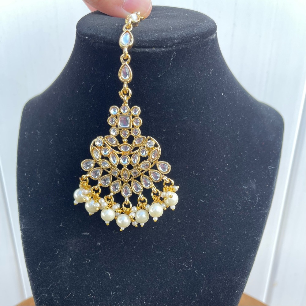 Faux Pearl Kundan Earrings With Maang Tikka - Picture 10 of 10